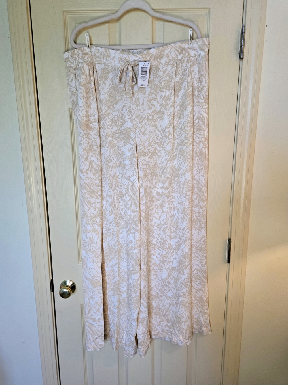 NWT Torrid Cream & White Wide-Leg Palazzo Pants Size 1 Tall